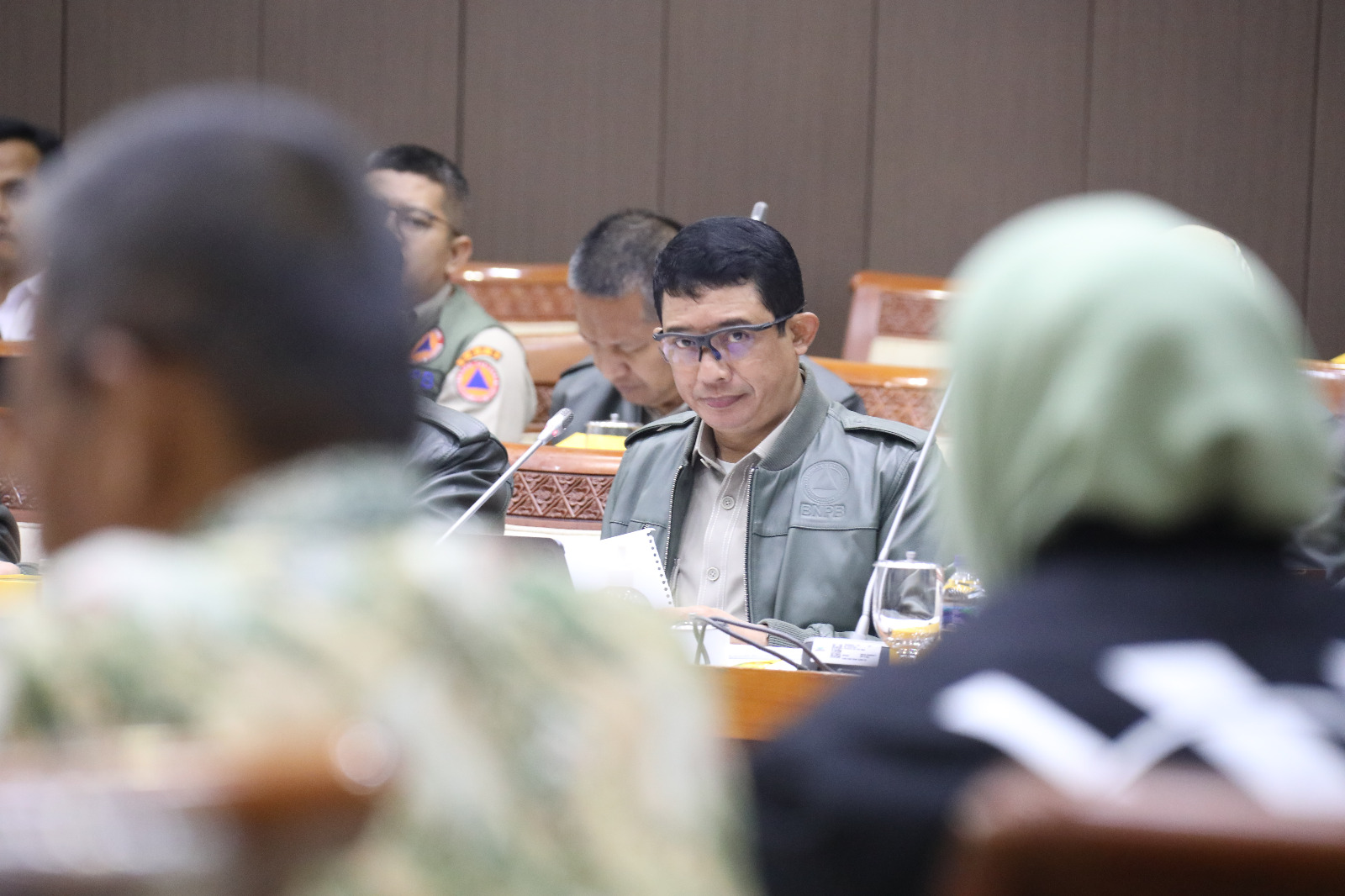 Kepala Badan Nasional Penanggulangan Bencana (BNPB) Letjen TNI Suharyanto saat menghadiri rapat kerja dengan Komisi VIII DPR RI di Gedung Nusantata II, Jakarta Pusat, Jakarta pada Senin (4/9).